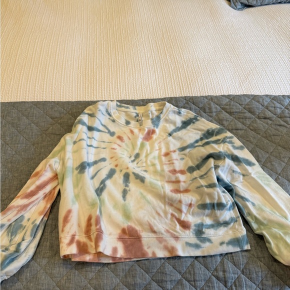 Z Supply Sweatshirt in size M! Cute Tie Dye pattern and fits cozy and cropped - Picture 1 of 3